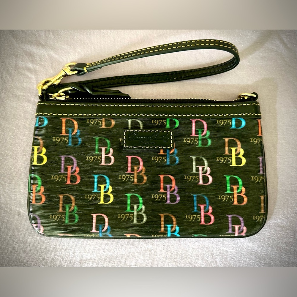 Dooney and Bourke DB75 Multi Large Slim Wristlet